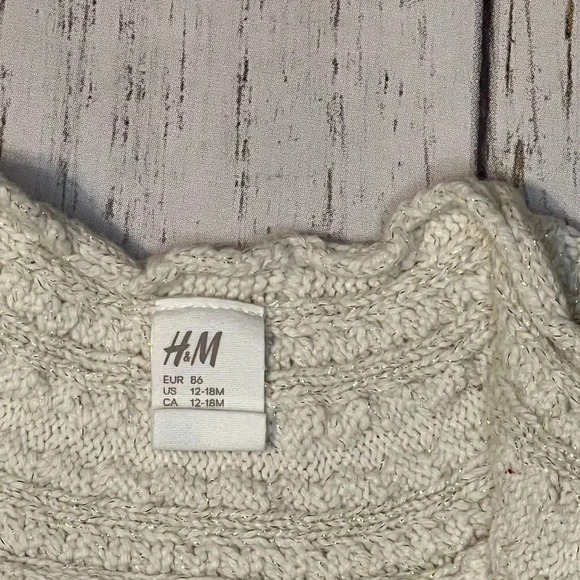 H&M baby girl  knit sweater, cream with gold metallic fibers, size 12-18 months - Picture 3 of 5